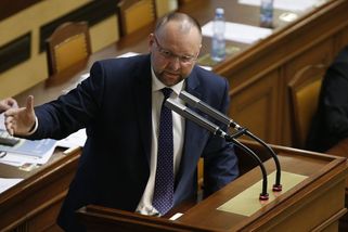 Mimořádná schůze Sněmovny skončila fiaskem. Nebylo dost poslanců - Novinky